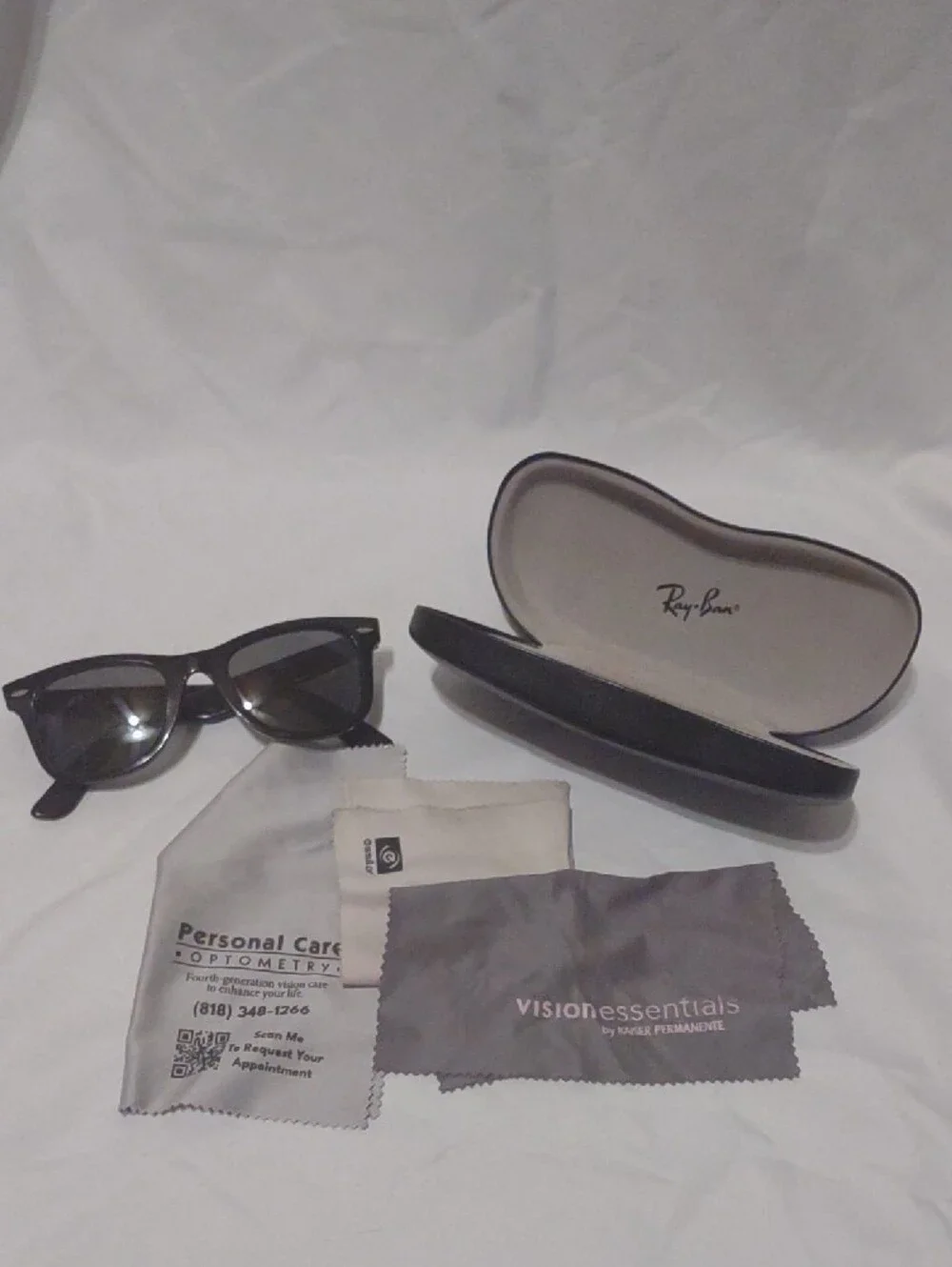 Classic Black Ray-Ban Sunglasses with Case